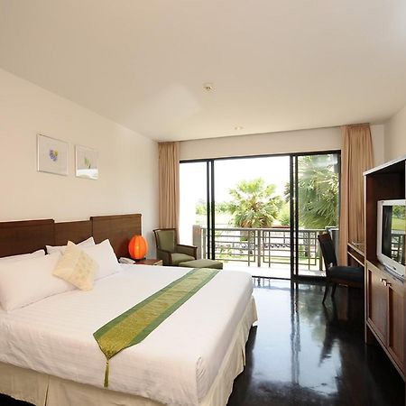 Affittacamere Suwan Golf & Country Club Nakhon Chai Si Esterno foto
